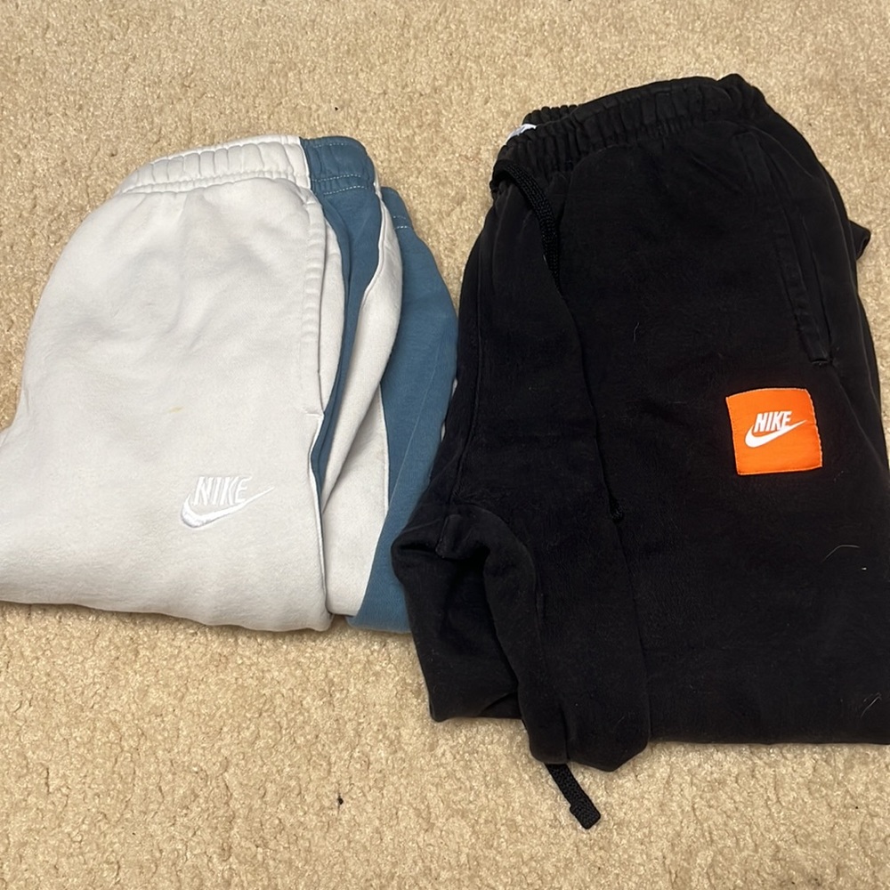 Pretty good condition small stains look at photos for condition